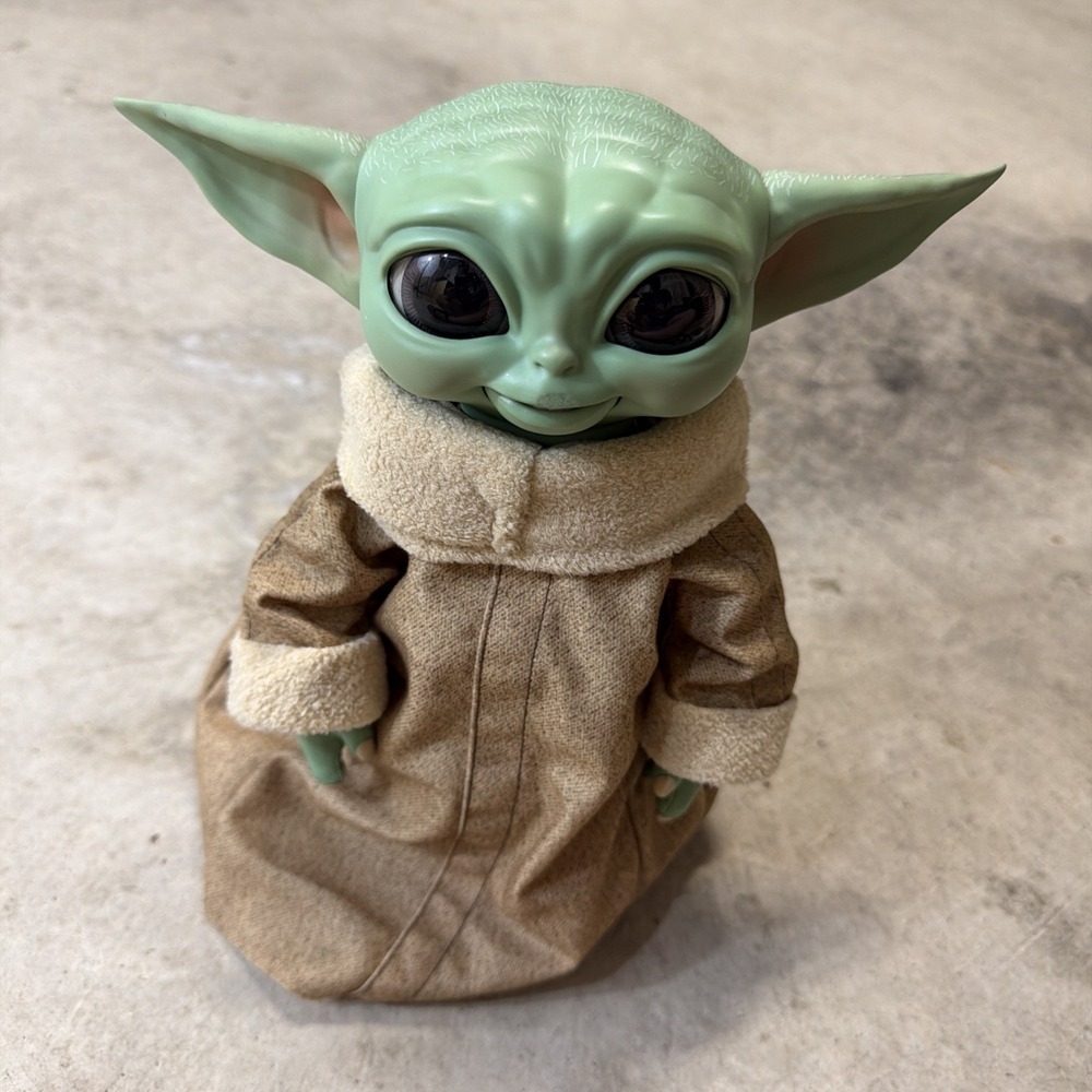 Hasbro Baby Yoda Grogu Child Star Wars Mandalorian 9" Motion Talking Doll Works